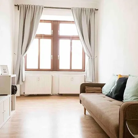 Moderne In Leipziger Altbau - Netflix Inklusive